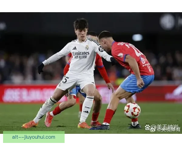 本拉赫马客场精彩推射破门助球队夺得关键胜利